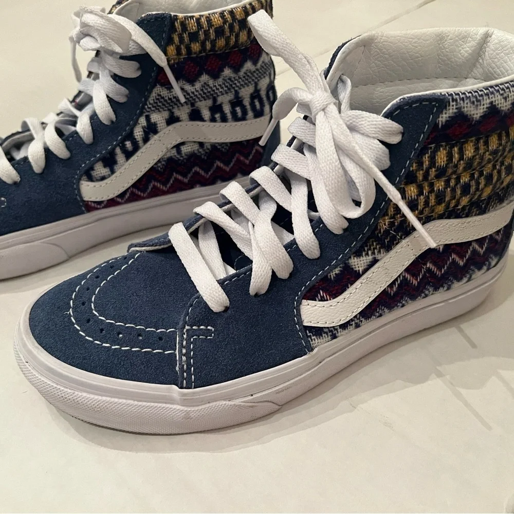 VANS Sk8-Hi UNISEX BLUE/COLORFUL CANVAS SHOE.   MENS 3-1/2. WOMEN SIZE 5